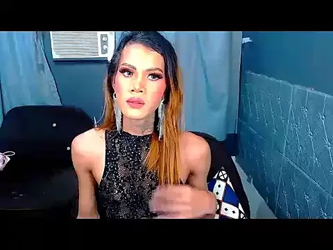 Freechat LovelyzomieTS on StripChat