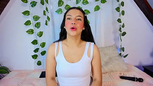 Freechat lucia_sweeet on StripChat