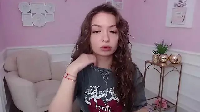 Freechat LucySkilar on StripChat