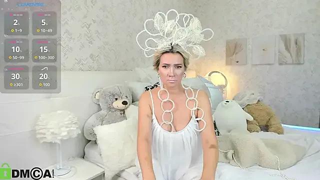Freechat Luna__Lewis on StripChat