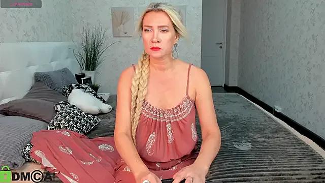 Luna__Lewis