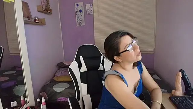 Freechat luna_desiree on StripChat