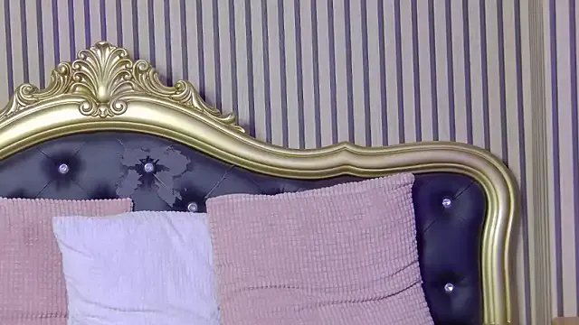 Private LunaHart on StripChat