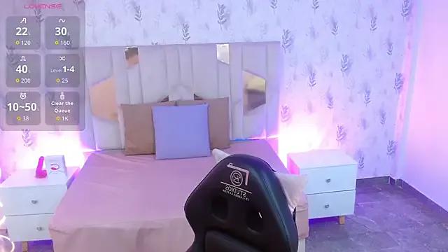 Freechat MARIANA_TAY1 on StripChat