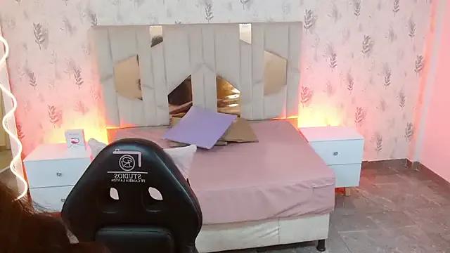 Freechat MARIANA_TAY1 on StripChat