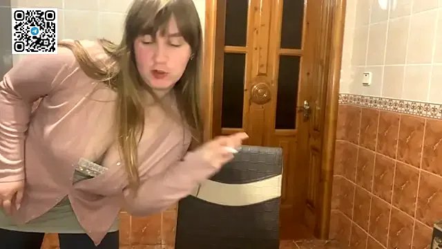 Freechat MaroonMoon_ on StripChat