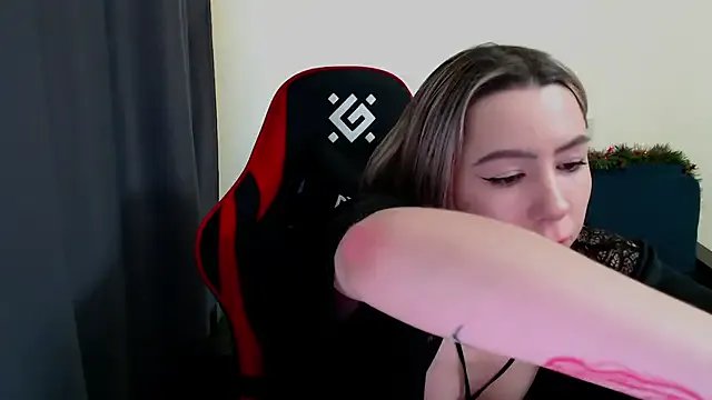 Freechat meganluss on StripChat