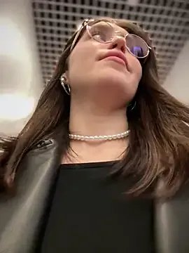 Freechat meow_girl on StripChat