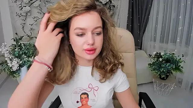 Freechat MiracleCurly on StripChat