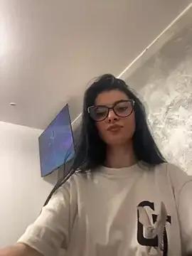 MissHerra2 on StripChat 