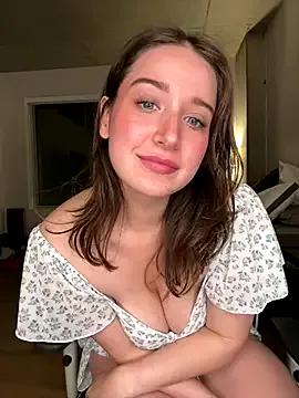 nerdynina — Freechat on StripChat