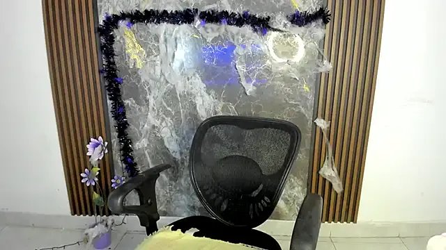 Freechat nicol_jone1 on StripChat