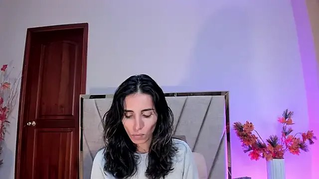 Freechat Nina_Cavaali on StripChat