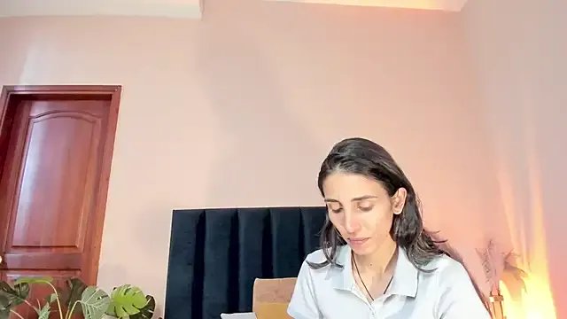 Freechat Nina_Cavaali on StripChat