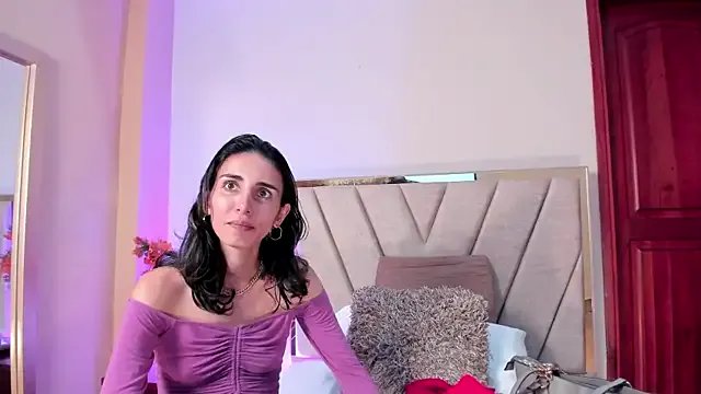 Freechat Nina_Cavaali on StripChat