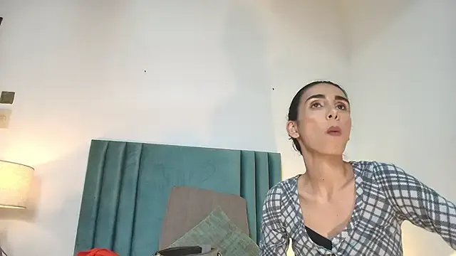 Freechat Nina_Cavaali on StripChat