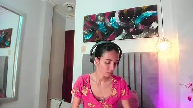 Freechat Nina_Cavaali on StripChat