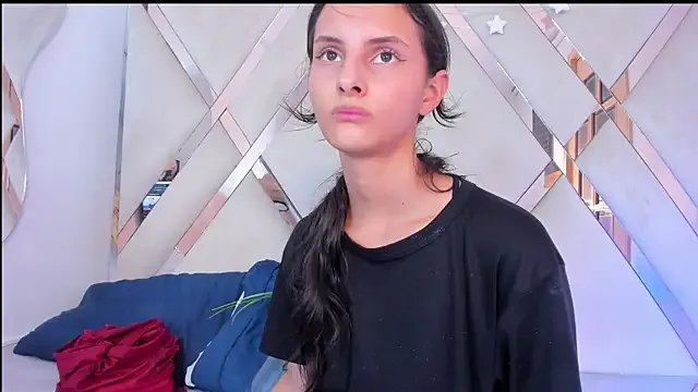 Freechat ninaht on StripChat