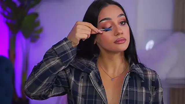 Freechat NinaSolenne on StripChat