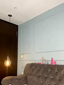 Orianabluee_ on StripChat