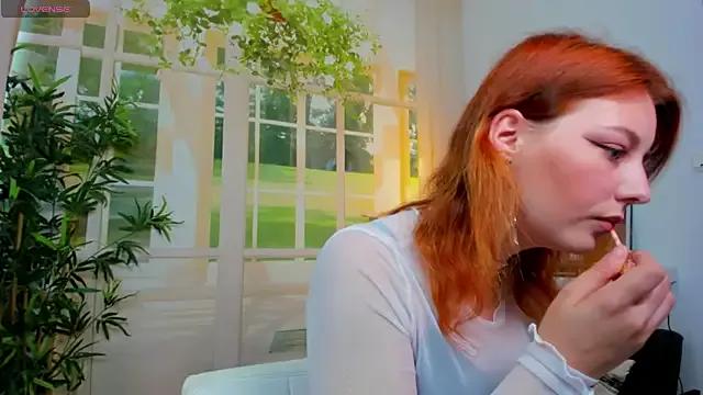 Freechat pretty_little_thing on StripChat