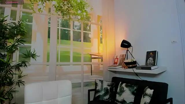 Freechat pretty_little_thing on StripChat