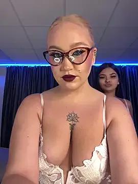 Group RollDolls on StripChat