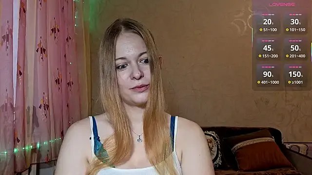 RomonaBustad on StripChat 