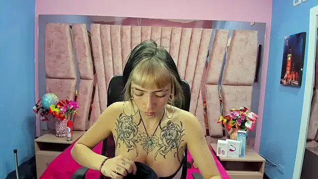 Samantha_Smiith on StripChat 