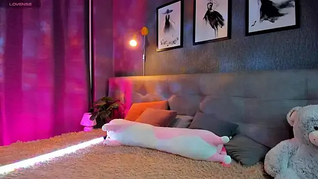 Freechat Sara_Frayer on StripChat