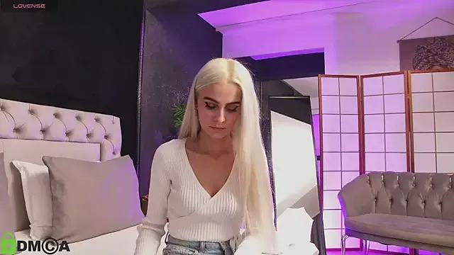 SelenaDaze on StripChat 