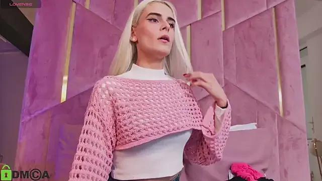 SelenaDaze on StripChat 