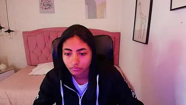 Freechat shaneelle on StripChat