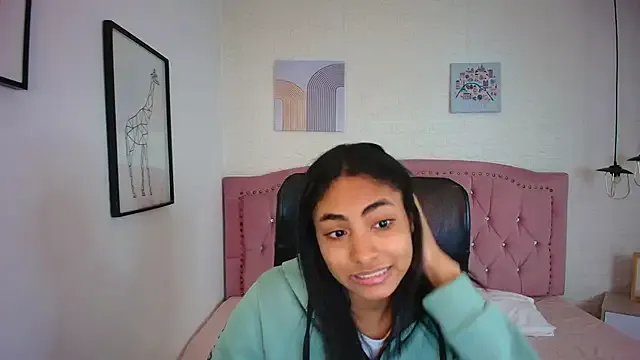 Freechat shaneelle on StripChat