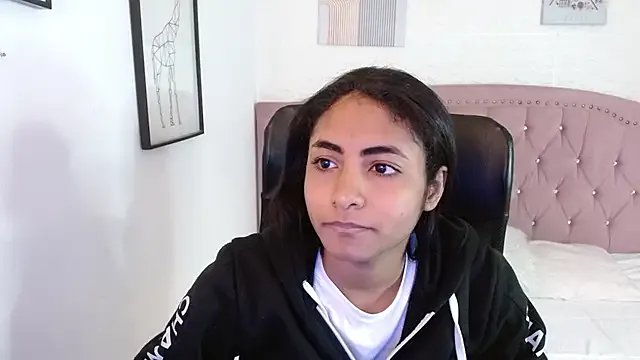 Freechat shaneelle on StripChat