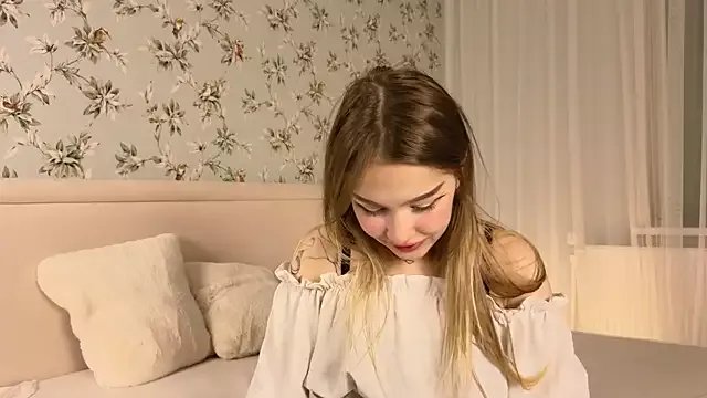 Freechat sillybloom on StripChat