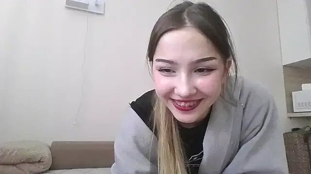 Freechat sillybloom on StripChat