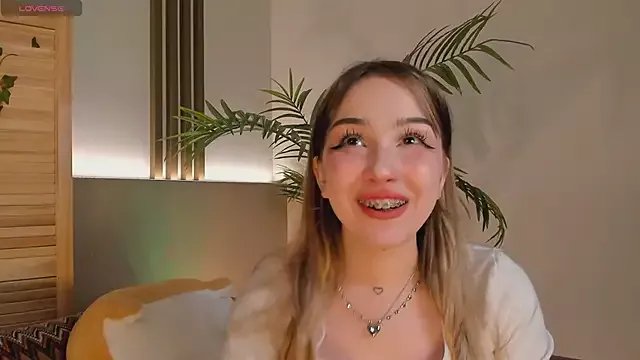 Freechat sillybloom on StripChat