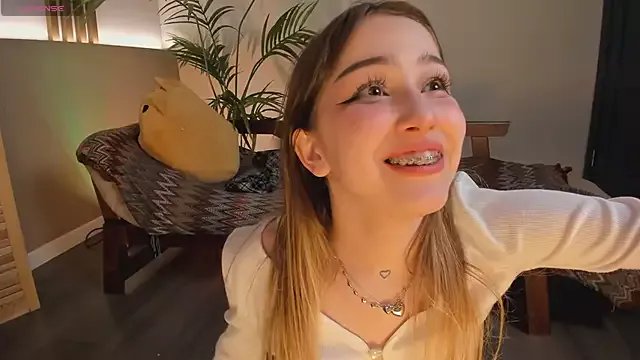 Freechat sillybloom on StripChat