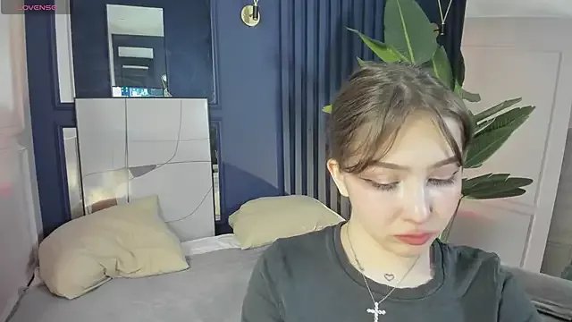 Freechat sillybloom on StripChat