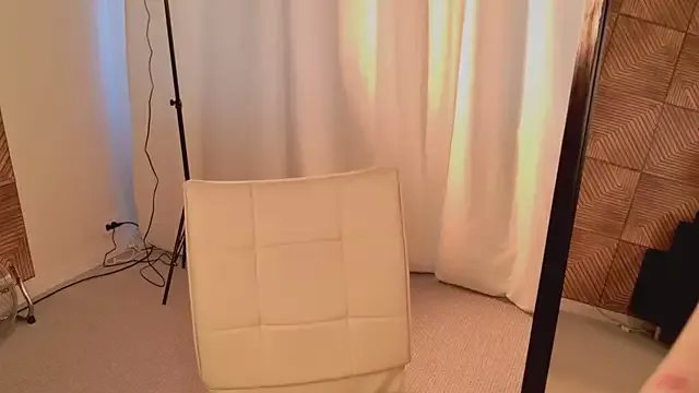 Freechat sillybloom on StripChat