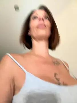 StripChat spycyfanny is Freechat spycyfanny — Top less au boulot