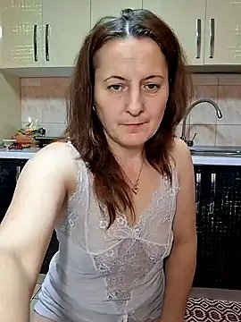 Freechat Sweet-milf- on StripChat