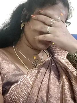 Freechat sweetqueen143 on StripChat