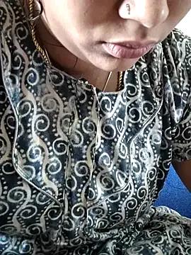 Freechat sweetqueen143 on StripChat