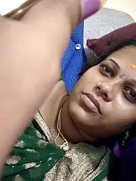 Freechat sweetqueen143 on StripChat