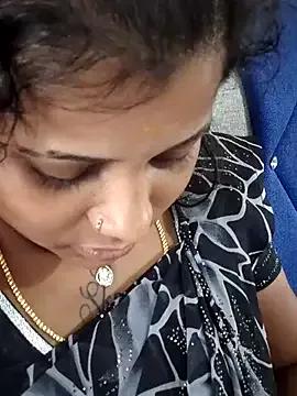 Freechat sweetqueen143 on StripChat