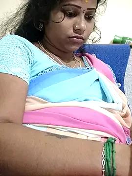 Freechat sweetqueen143 on StripChat