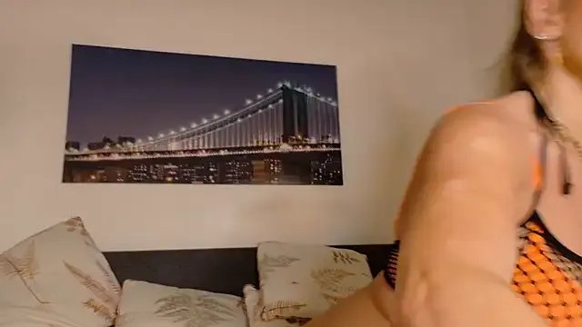 Freechat Tinkerbell822 on StripChat