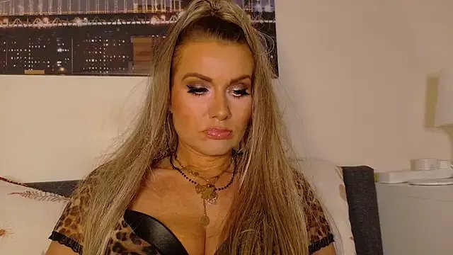 Freechat Tinkerbell822 on StripChat